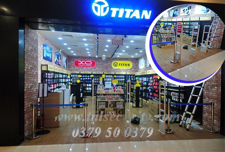 Thi-cong-cong-tu-chong-trom-Titan 